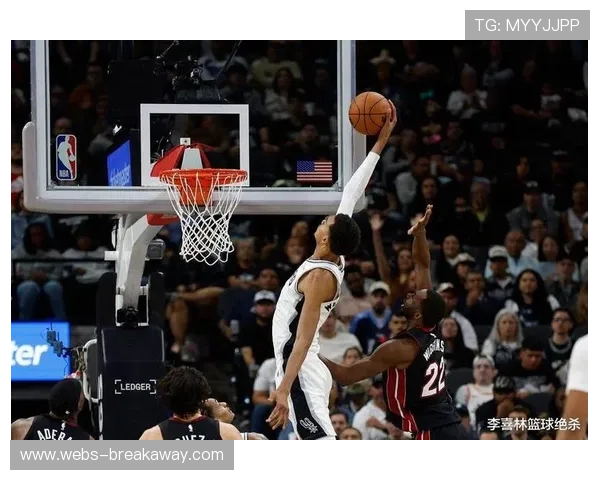 文班亚马攻防一体斩获25+8+5帽，状元对决压制班凯罗